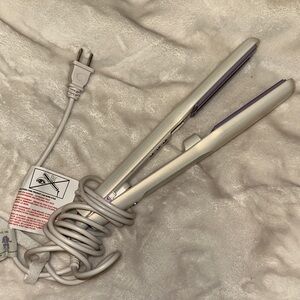 Monat Steam straightener